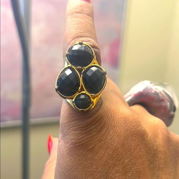 Elegant Gold and Black Gemstone Ring - Picture 1 of 3